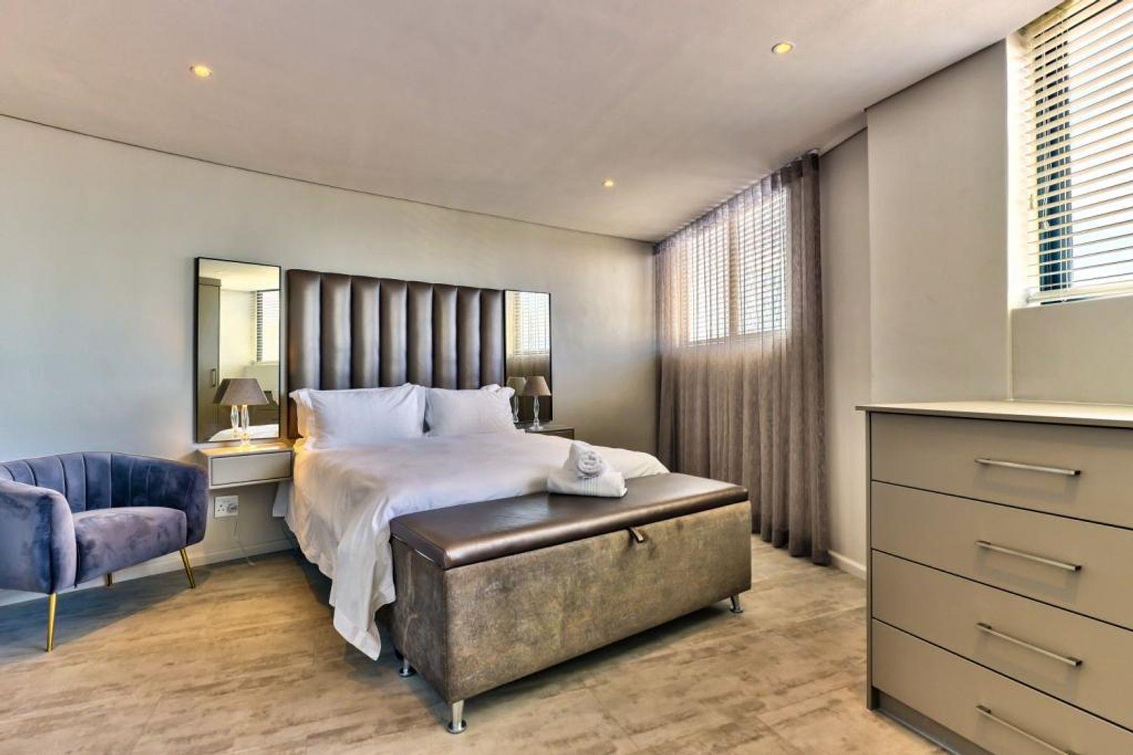 4 Bedroom Property for Sale in Bloubergrant Western Cape